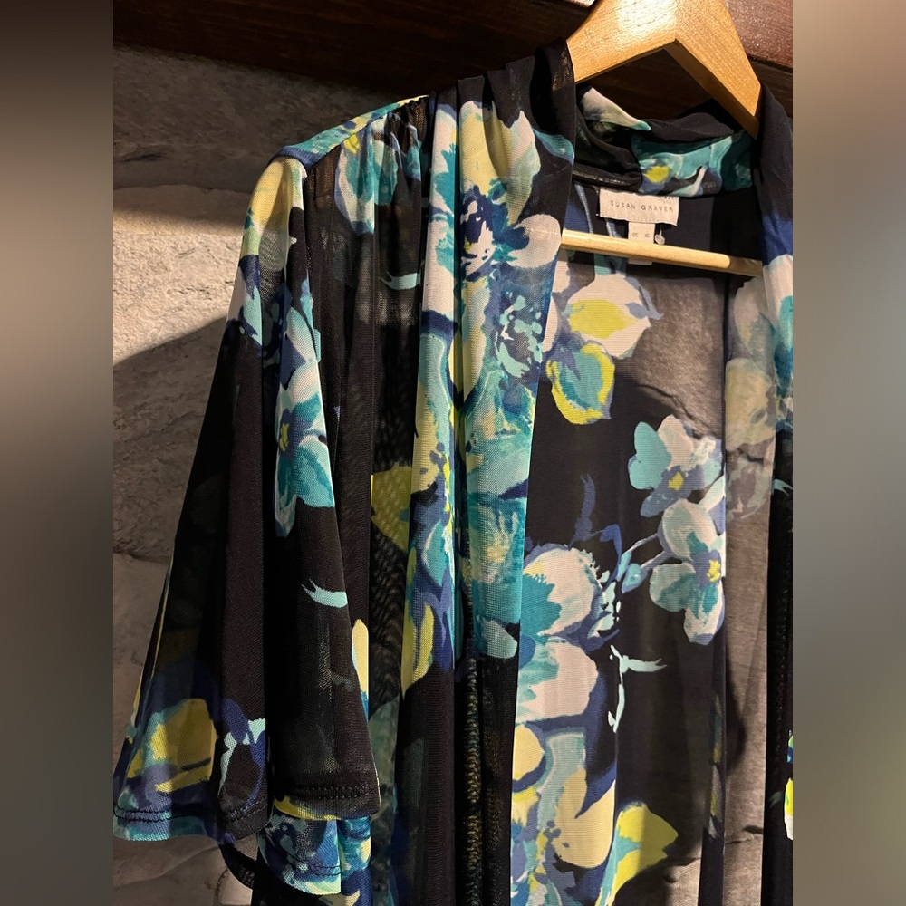 Susan Graver floral open style semi sheer blouse, XL - Picture 2 of 4